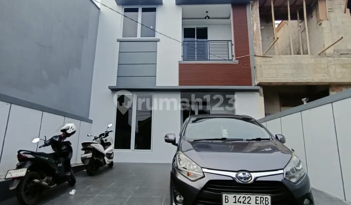 Rumah 2 Lantai 142 Meter Harga Njop Depok Akses Oke Dekat Stasiun Depok Lama