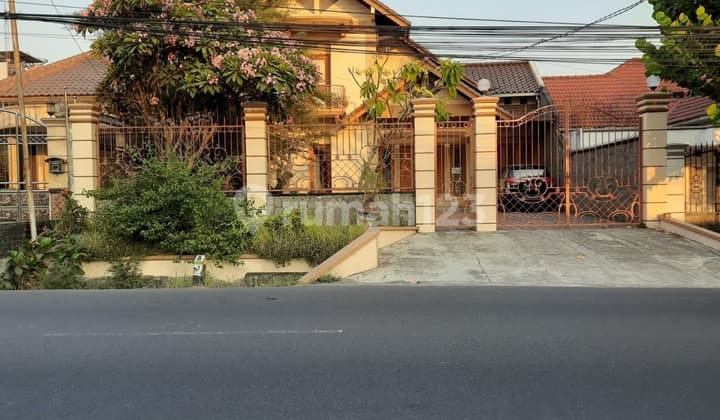 House for Office Near Jogja City Mall and UGM Sarjito Campus