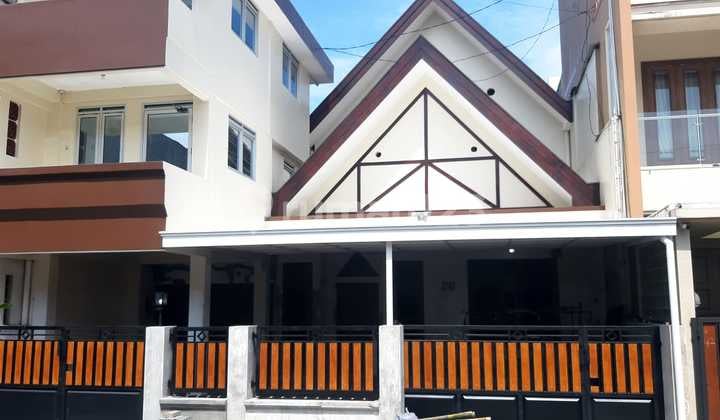 Rumah Besar Strategis Dekat Kampus Upn Ykpn Dan Pakuwon Mall