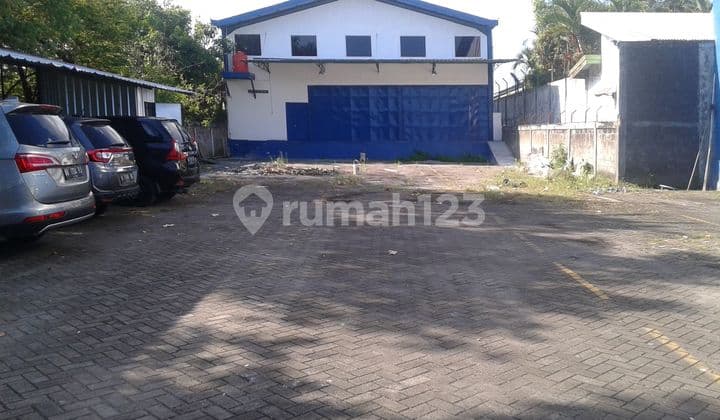 Gudang Akses Tronton Dekat Ringroad Selatan Yogyakarta