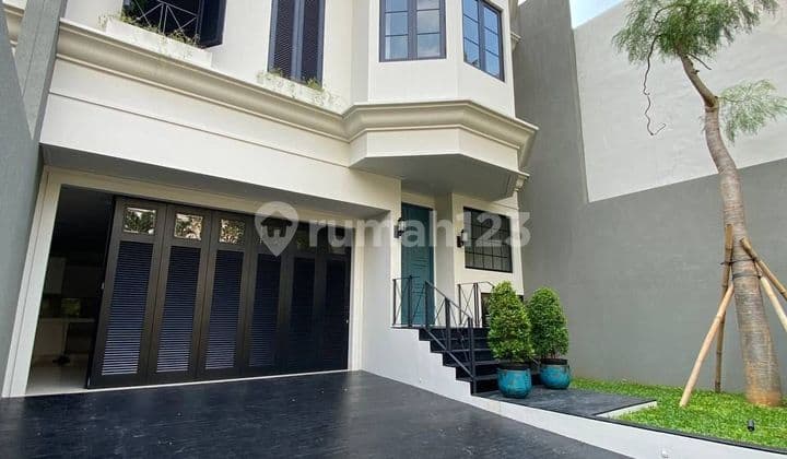 Senopati, European Luxury Home with Private Elevator