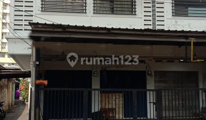Rumah Kost di Ulujami, Jakarta Selatan - Investasi Menguntungkai, Kawasan Ramai