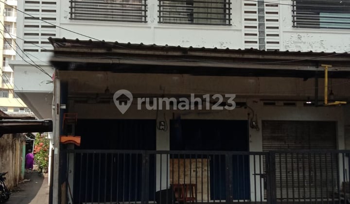 Rumah Kost di Ulujami, Jakarta Selatan - Investasi Menguntungkai, Kawasan Ramai