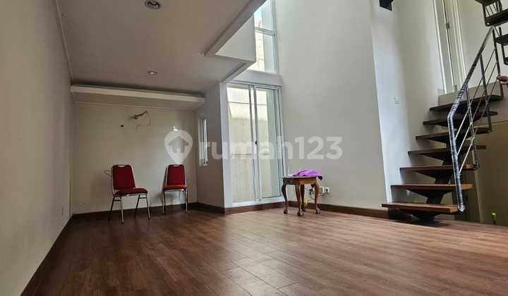 HOT SALE! Rumah Modern Siap Huni - Lingkungan Asri, Harga Nego di Kebayoran Bintaro