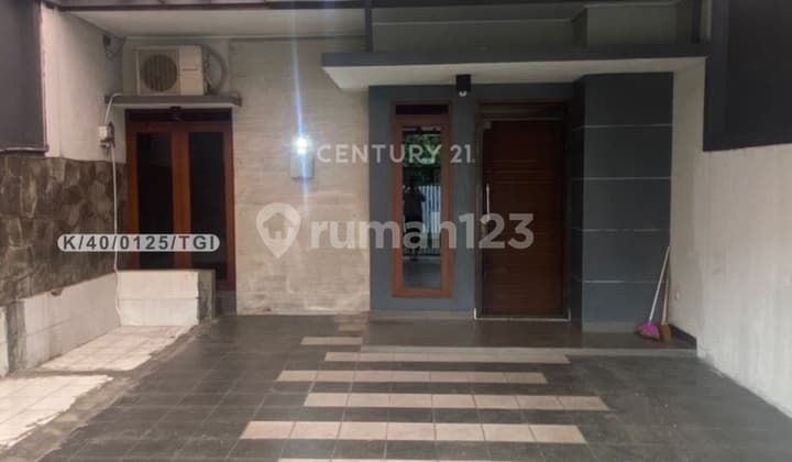 Rumah Semi Furnsihed Hadap Timur di Taman Holis Indah 1 Bandung