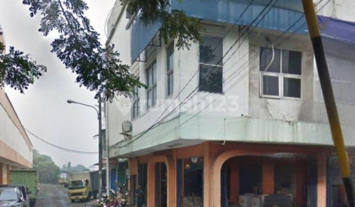 For Sale 3-Storey Row Shop Position Huk in Karawaci, Tangerang