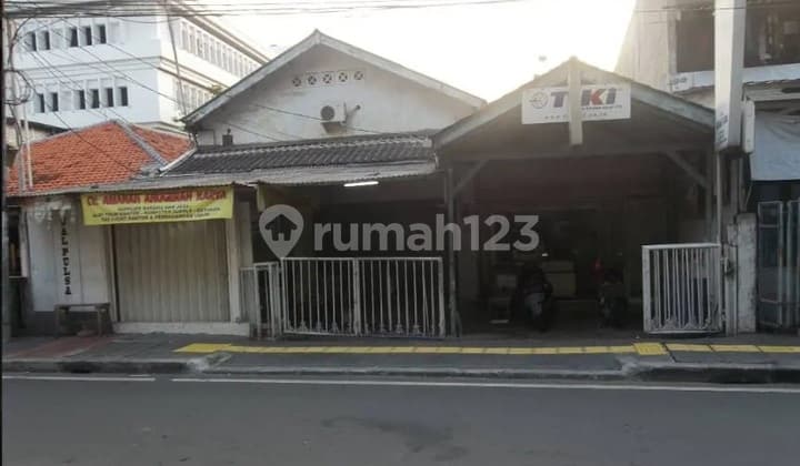 Di Jual Rumah Tua Hitung Tanah, di Pusat Kota, Tidak Jauh Dari Mesjid Istiqlal, Jakarta Pusat