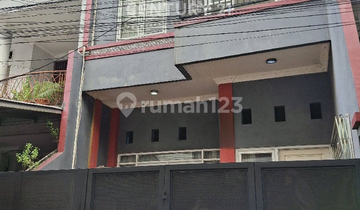 Beautiful House, Strategic Location, Semi Furnished, Comfortable for Living