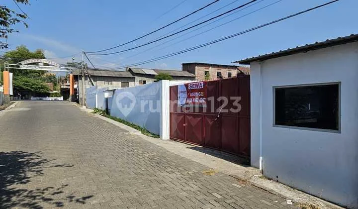 10 Meters from Raya Bypass Pandaan, Ready-to-Use Warehouse, Karangjati Pandaan, Land Area 1850m², Warehouse Floor Already Coated, Ready to Generate Income.