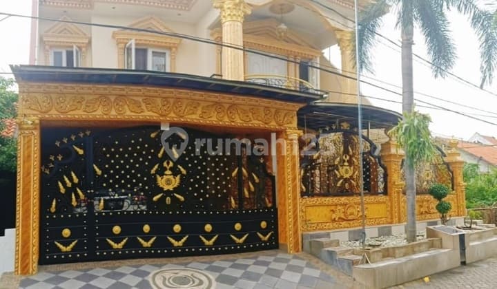 Flash Sale Drop 2M - Classic Mediterranean 2-Story House in Gayungsari Surabaya, Luxurious Like a Sultan's Palace, Price 5.5M Negotiable