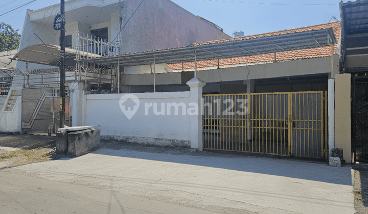 Disewakan Rumah Dukuh Kupang Timur Surabaya 4 Kamar Siap Huni Carport bisa 4 Mobil Dekat Ciputra World