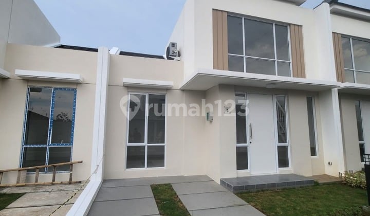 New Minimalist House Strategic Location Petals Paramount Tangerang