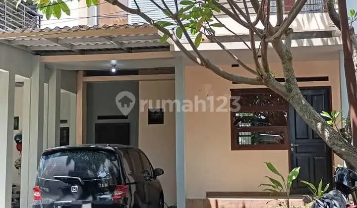 Rumah Strategis Dekat Jalan Juanda Depok Luas dan Siap Huni