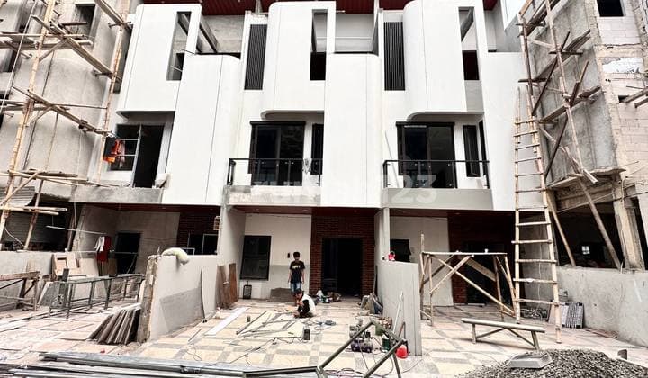 Townhouse 3 Lantai Milenial Di Utan Kayu Matraman, Jakarta Timur