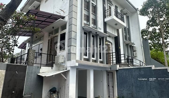 For Sale Nice 3-Story Ready-to-Occupy House in Bangka, South Jakarta