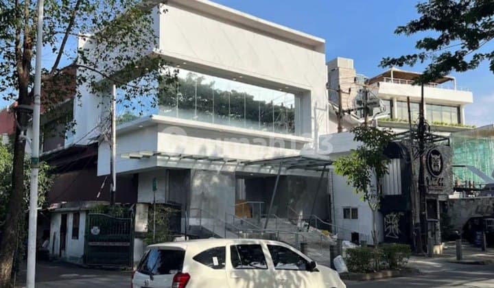 Gedung Kantor Strategis 3 Lantai Siap Pakai di Kemang Raya Jakarta Selatan