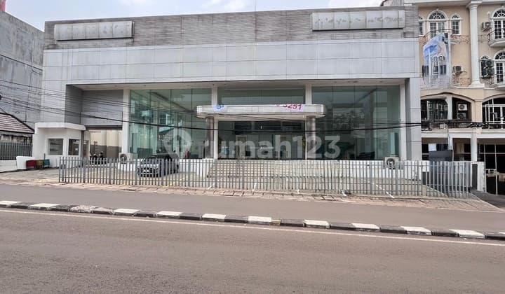 Gedung Showroom Strategis 2 Lantai Siap Pakai di Radio Dalam Jakarta Selatan