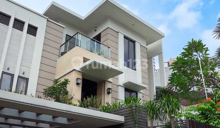 Rumah Mewah Strategis 3 Lantai Siap Huni di Mega Kuningan Jakarta Selatan