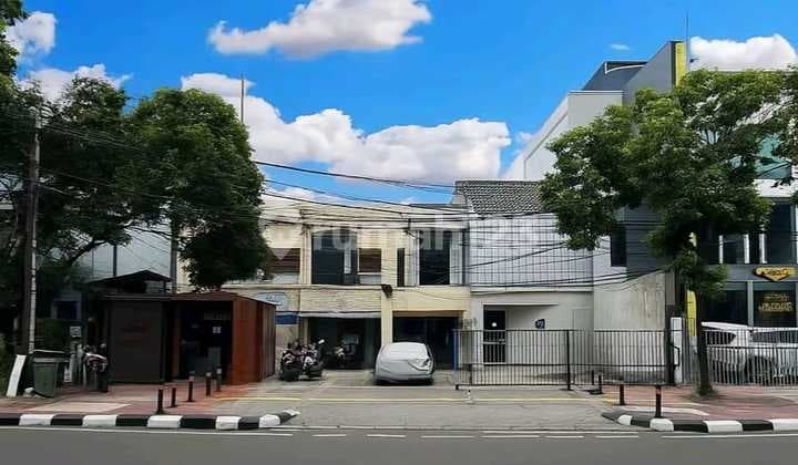 Jual Rumah Komersil Super Strategis 2 lantai Di Kebayoran Baru Jakarta Selatan
