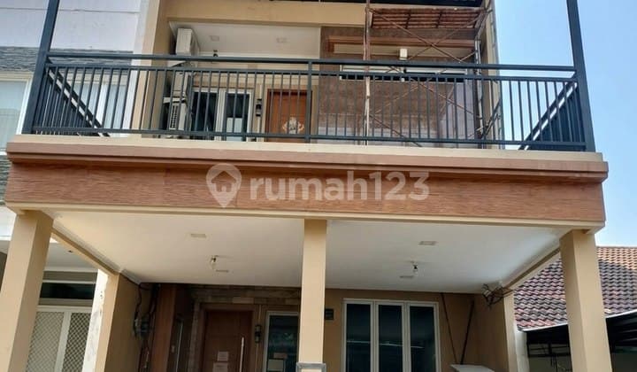 Rumah 4 Lantai Dalam Komplek Lokasi Strategis Kelapa Gading, Jakarta