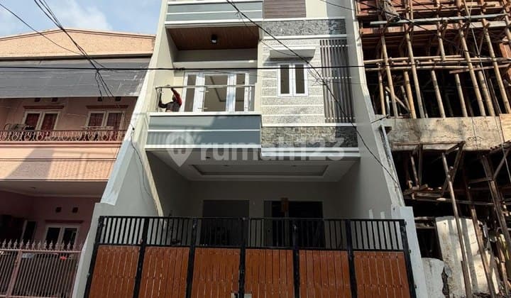 Brand New House Ready to Occupy 3.5 Floors Strategic Location Tomang, West Jakarta