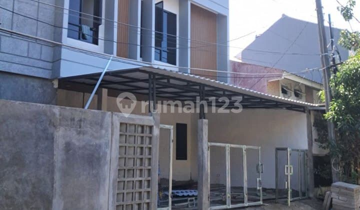 Dijual Rumah Cantik 2 Lantai di Lokasi Strategis Cinere, Depok