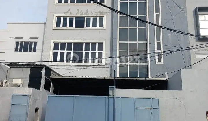 Strategic 4-Story Warehouse Ready for Use for Sale in Kamal Muara Industrial Area, Penjaringan