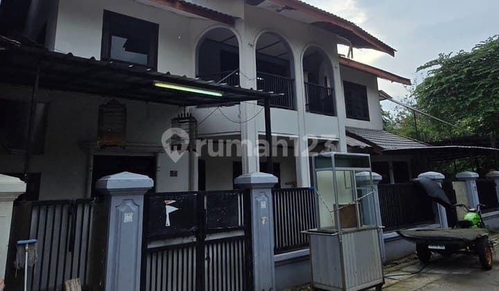 2-Story House in a Cul-de-Sac Position at a Comfortable and Strategic Location, North Kembangan