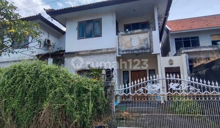 Dijual Rumah,4 Kamar Tidur, Lokasi di Kerobokan Dekat Gusto Gelato