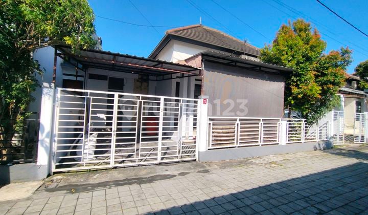 Rent Minimalist House 3 Bedrooms in Mertasari Sidakarya Near Sanur