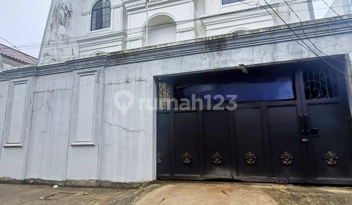 Rumah Besar Bagus Akses Jalan Lebar di Tebet