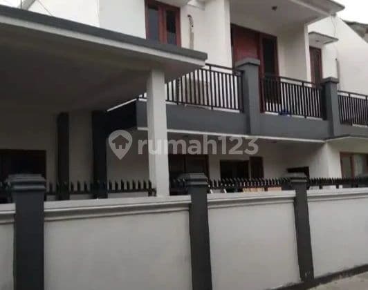 Rumah Siap Huni 2 Lantai Jalan 2 Mobil