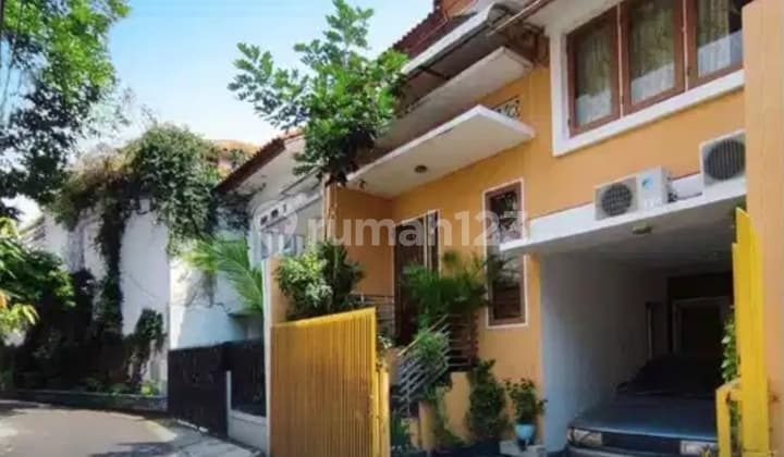 Minimalist House Ready to Occupy in Tebet