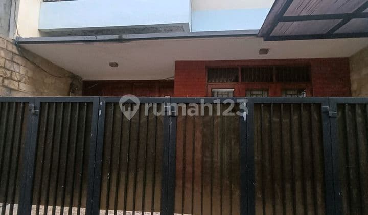 Rumah Minimalis 2 Lantai di Tebet