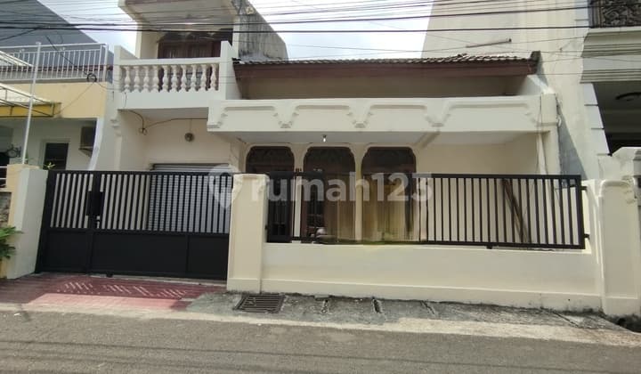Rumah Terawat Akses Strategis di Tebet