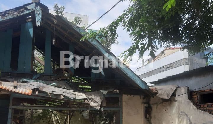 RUMAH TUA HOKI PINGGIR JALAN RAYA DAAN MOGOT RAMAI 24 JAM