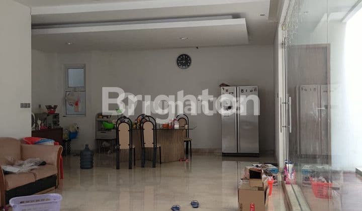 TURUN SEBESAR 100JUTA DARI 5,1M MENJADI 5M, RUMAH GREEN VILLE KOMPLEKS BAGUS 3 LANTAI, UK 8X18, SHM, HOKI, COCOK KANTOR, KOS2AN, RUMAH TINGGAL, AMAN, JALAN 2 MOBIL, GARASI 2