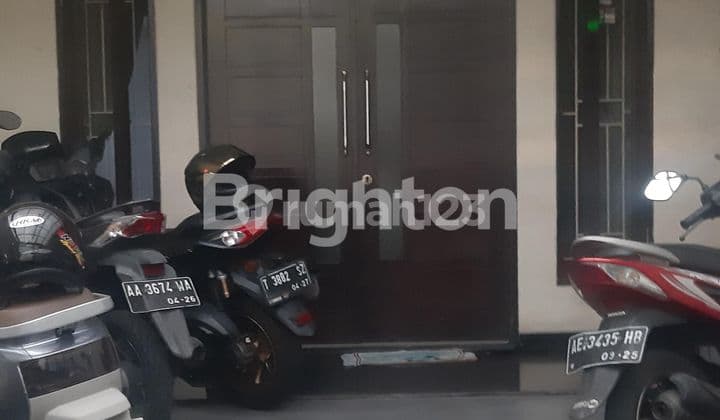 Rumah kos bagus 3lantai,Lb324m2,shm,jalan 3 mobil,garasi 1 mobil,selangkah pasar dan mall,100%terisi,semi furnish