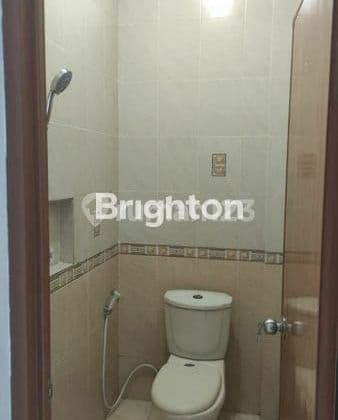 RUMAH BAGUS 3 LANTAI, JALAN 2 MOBIL, GARASI 1, COCOK RUMAH, SELANGKAH PASAR DAN MALL