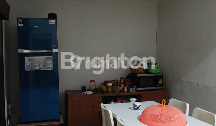 Tanah bonus rumah lama 1lantai,lt192m2,shm,Jalan 2 mobil ,garasi 2mobil,selangkah pasar dan mall,Cocok kantor,kos2an dll