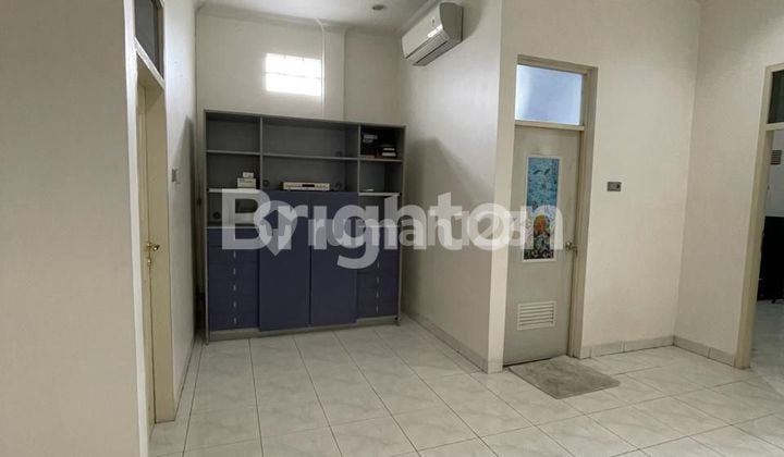 Rumah bagus 2lantai,lb 200m2,shm,jalan 2mobil,garasi 2mobil,selangkah pasar dan mall