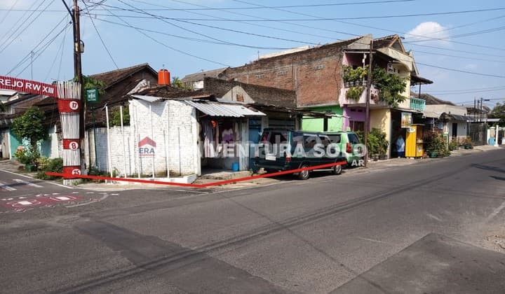Rumah Hitung Tanah Strategis Laweyan Solo