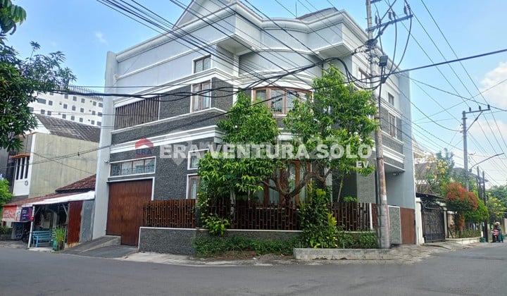 Rumah Mewah Siap Huni Tengah Kota Solo
