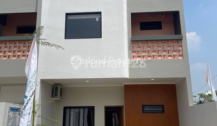 3-Story House with Free Rooftop Cost" in Pondok Cabe