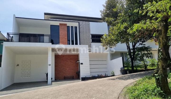 Rumah Ekslusif Bergaya Industrial Modern Glass House di Sentul City