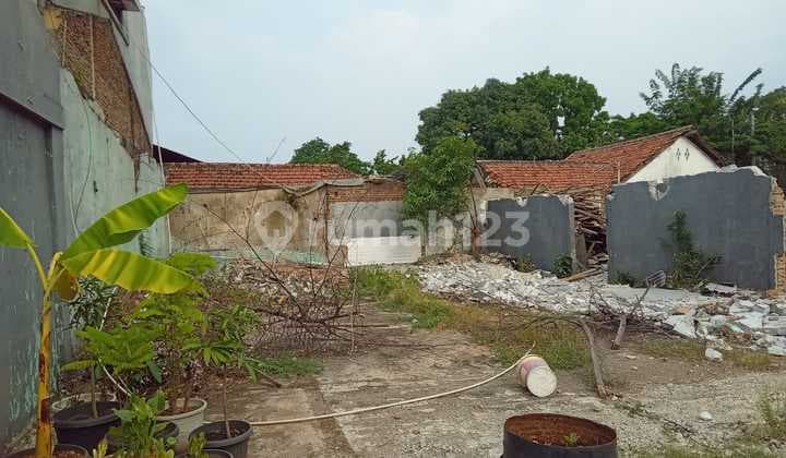 Quick Sale of Land and Building by Daan Mogot Main Road
