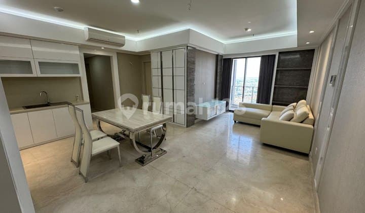 The Peak Residence Apartment, A Step Away to Tunjungan Plaza.