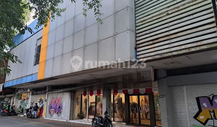 Rumah Area Komersial Pusat Kota Solo Jl Slamet Riadi Solo