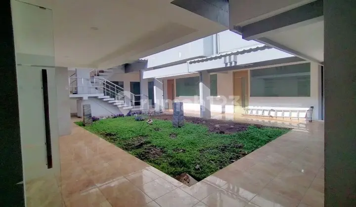 Commercial Space on Jl Raya Darmo, Surabaya City, Facing West