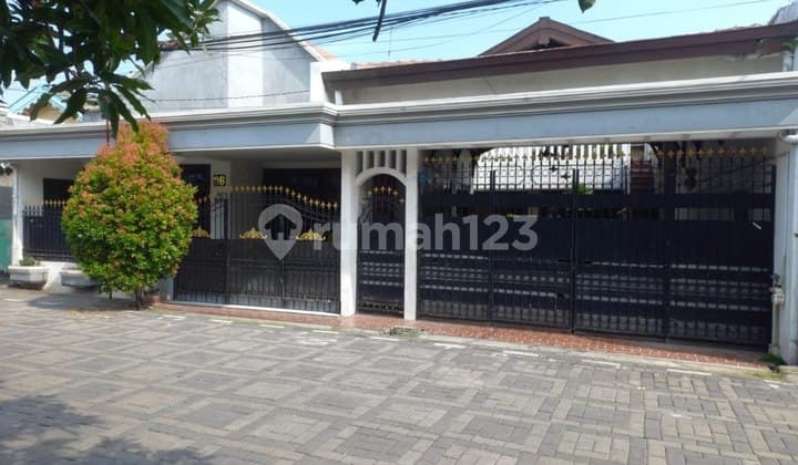 Bratang Gede Row House, 2 Car Street Access, 4 Car + 3 Motorcycle Garage, Overhead Water Tank